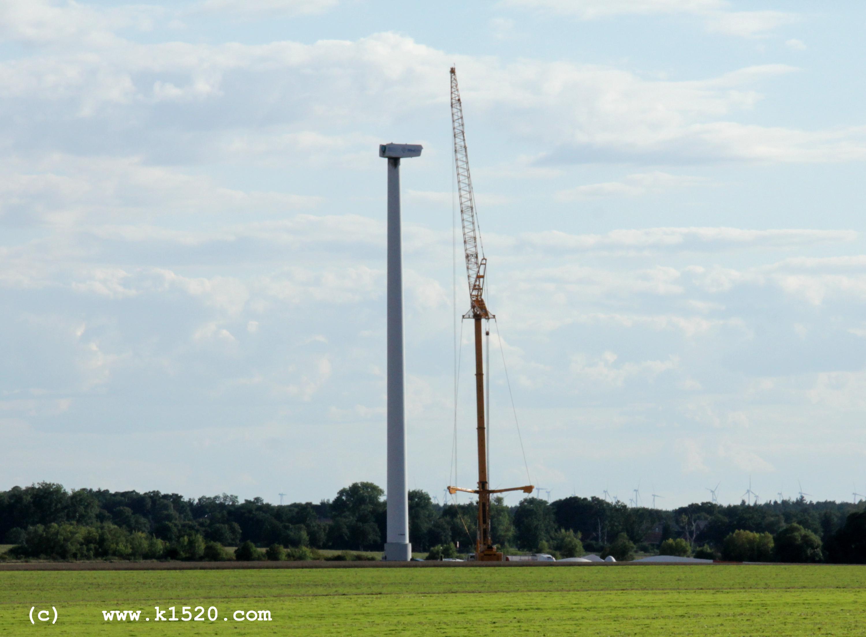 Reparatur Windrder im Windpark Arneburg/Elbe 08/2023,
  Kraneinsatz, 