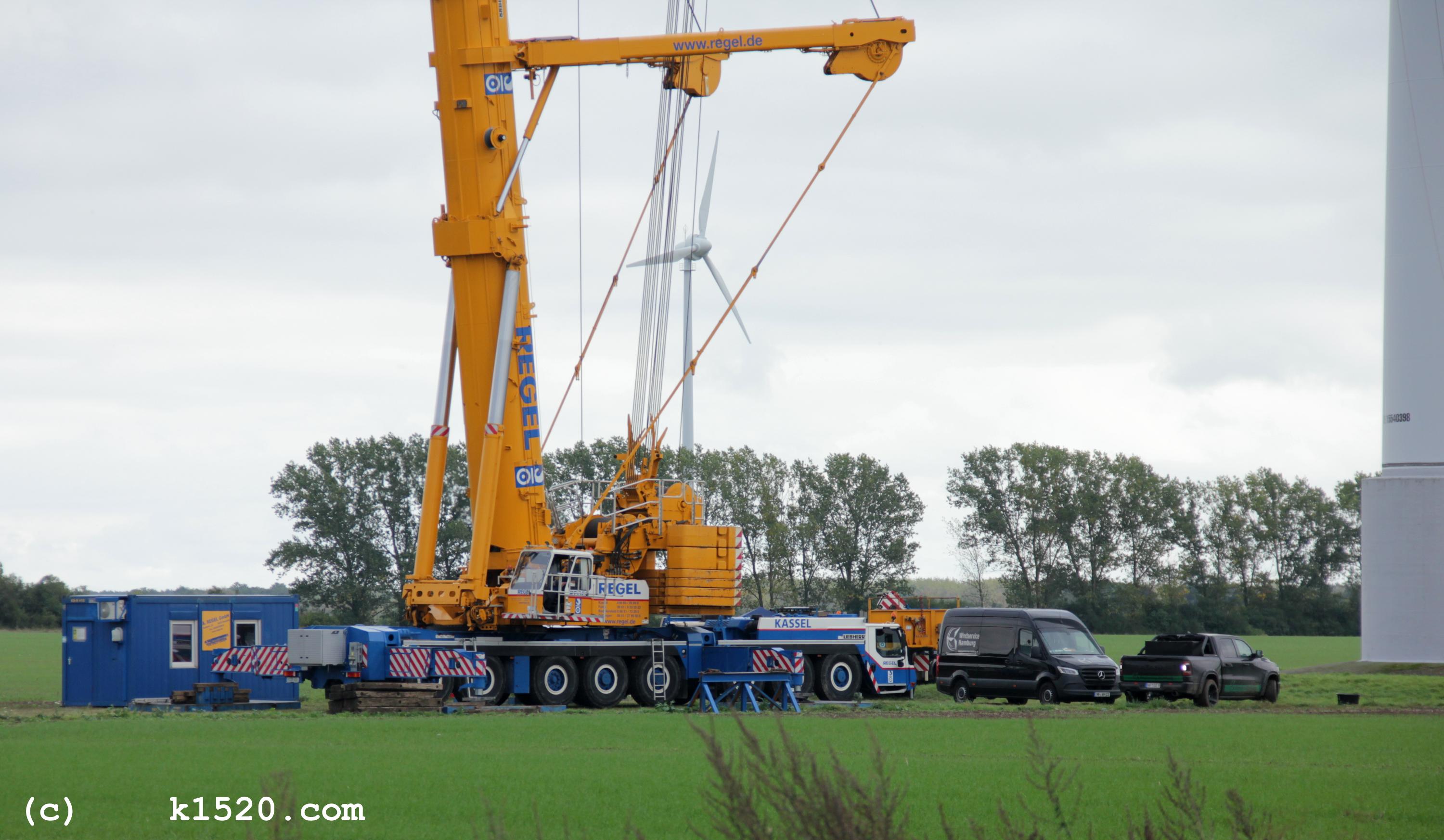 Reparatur Windrder im Windpark Arneburg/Elbe 10/2023,
  Kraneinsatz, 