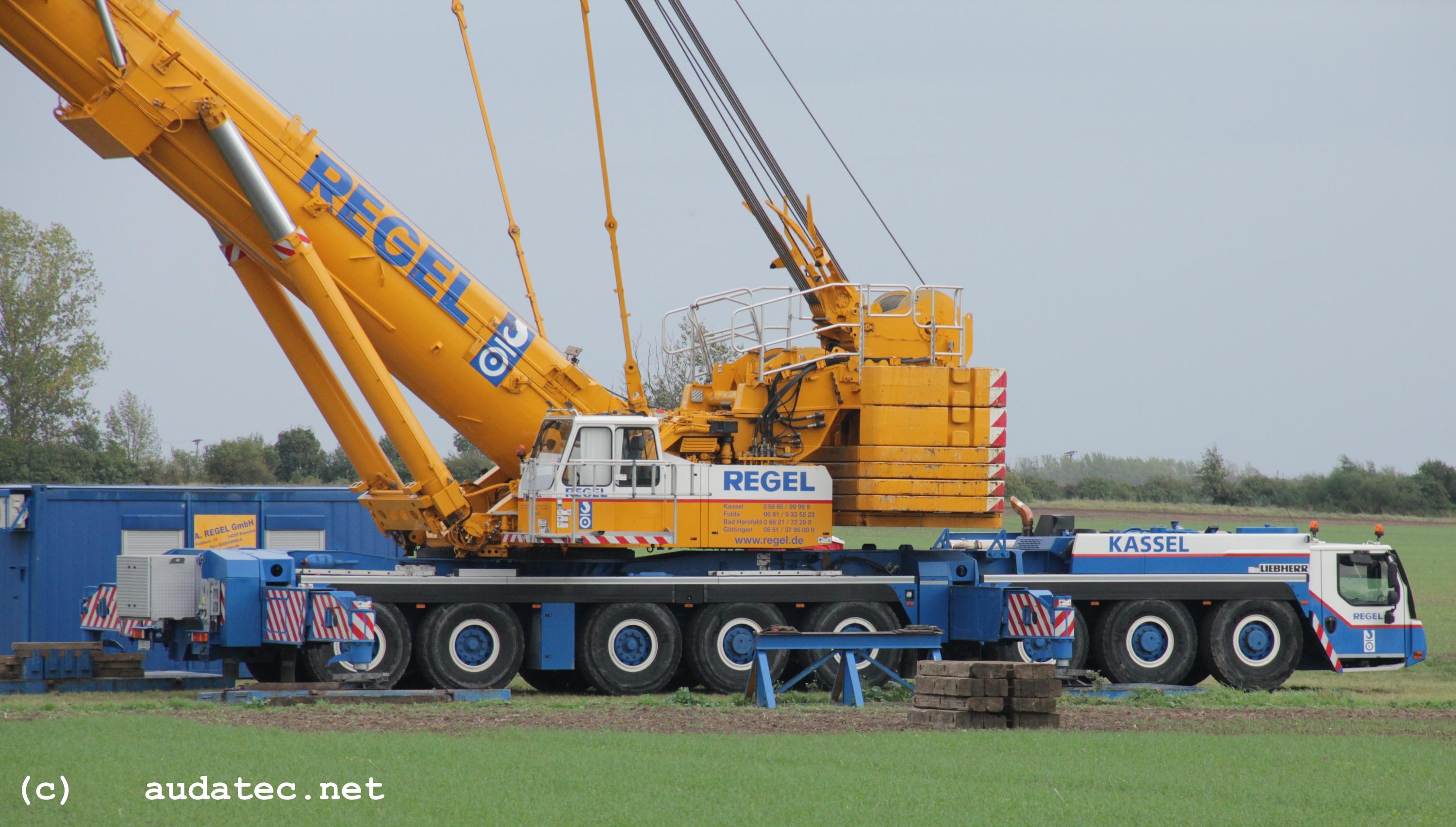 Reparatur Windrder im Windpark Arneburg/Elbe 10/2023,
  Kraneinsatz, 