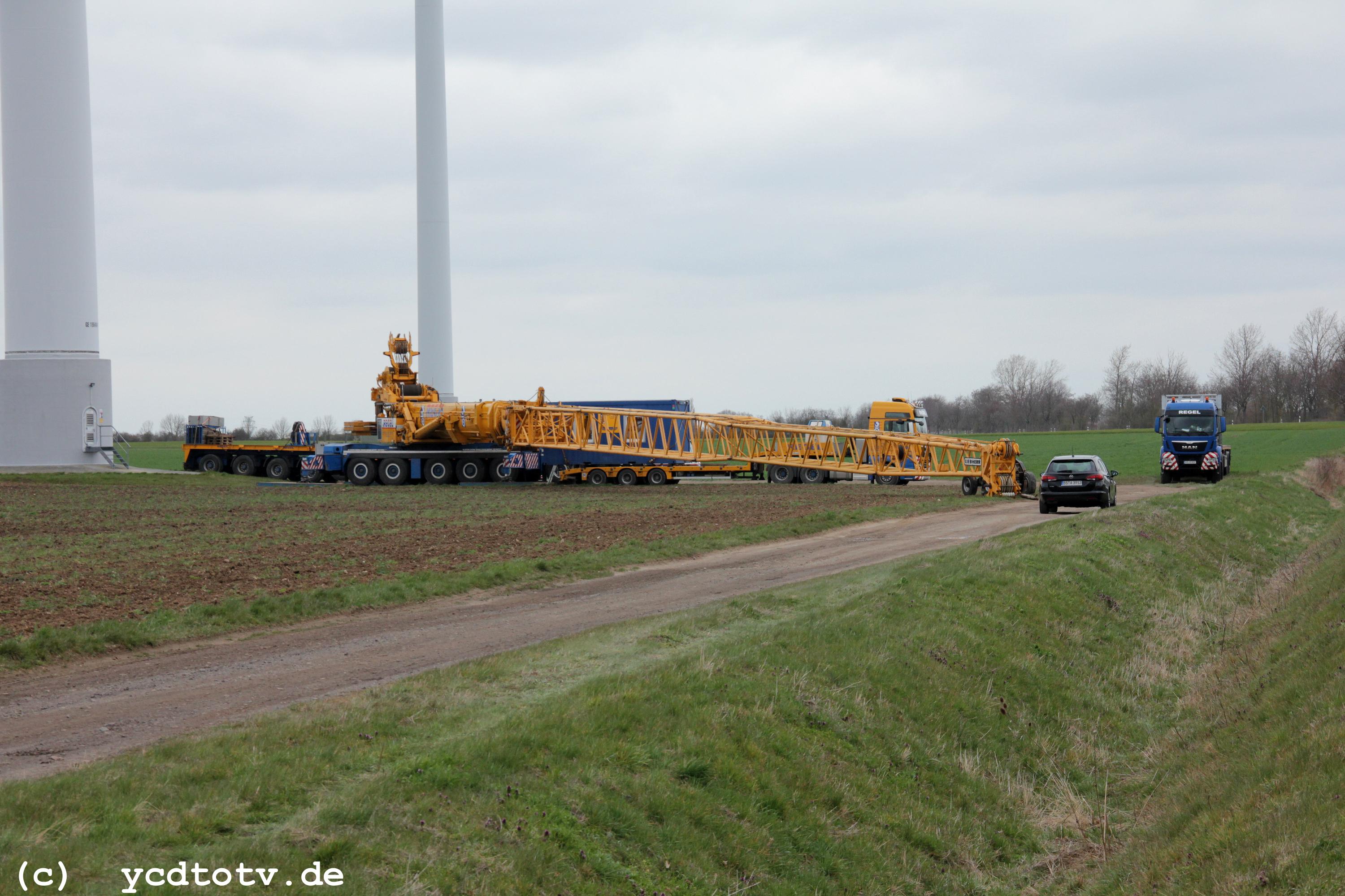 Reparatur Windrder im Windpark Arneburg/Elbe 04/2022,
  Kraneinsatz, 